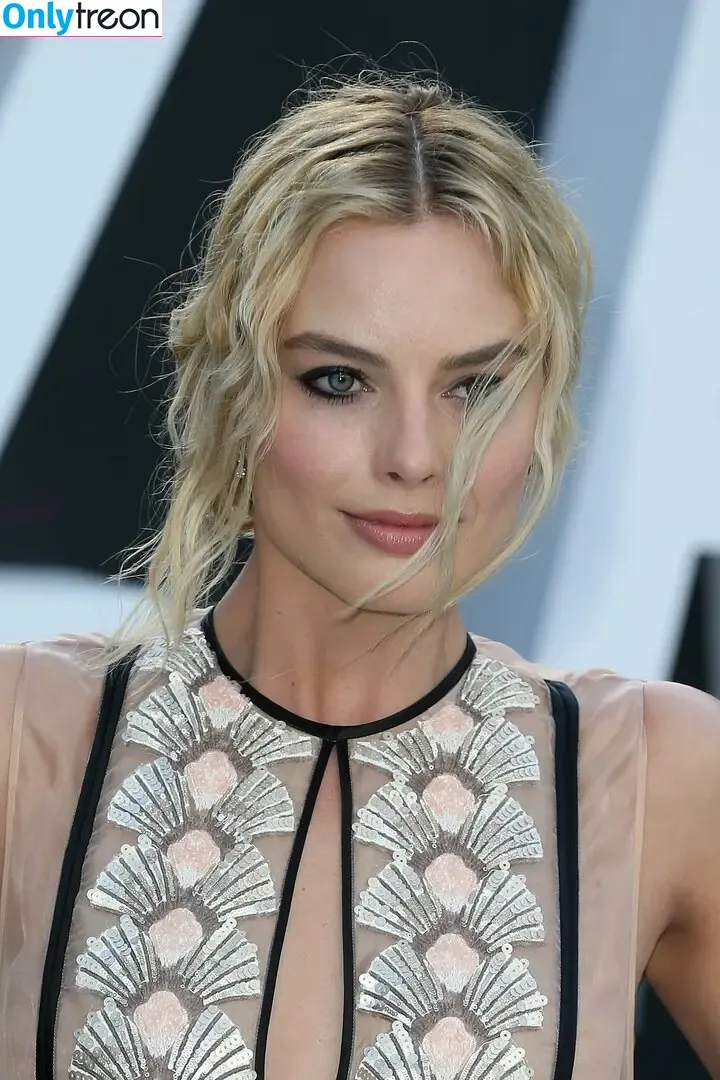 Margot Robbie nude photo #2174 (margotrobbieofficial)
