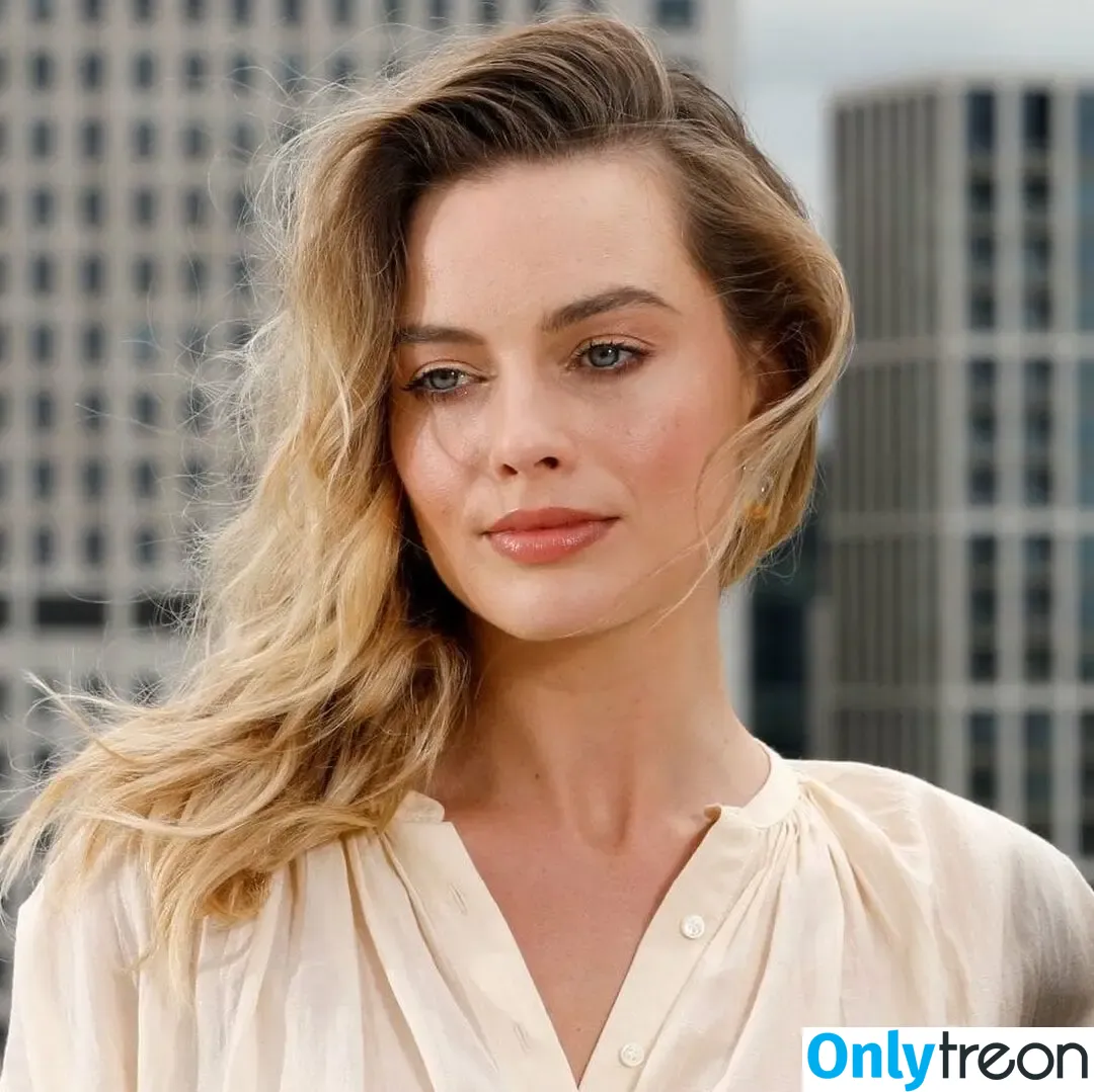 Margot Robbie nude photo #2281 (margotrobbieofficial)