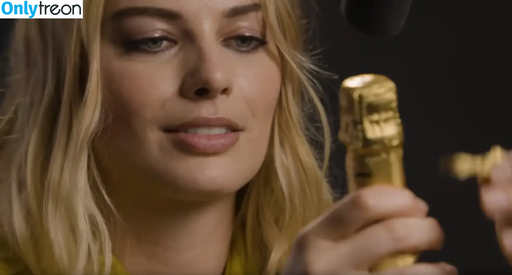 Margot Robbie nude photo #2313 (margotrobbieofficial)