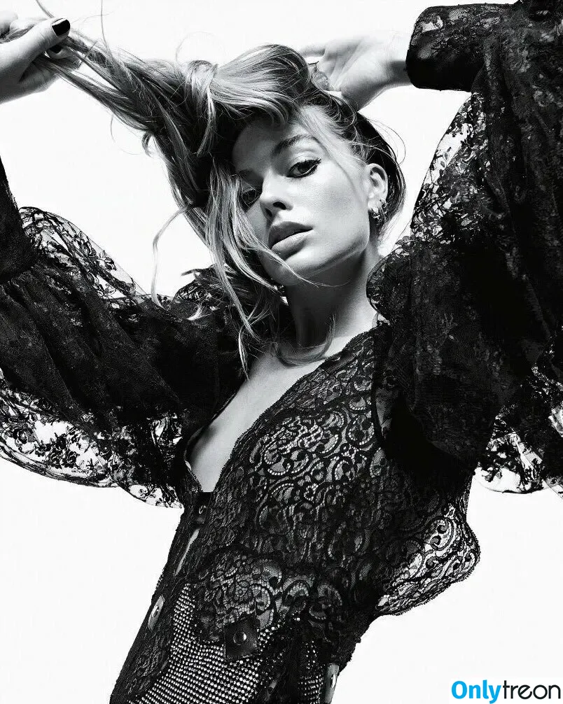 Margot Robbie nude photo #2322 (margotrobbieofficial)