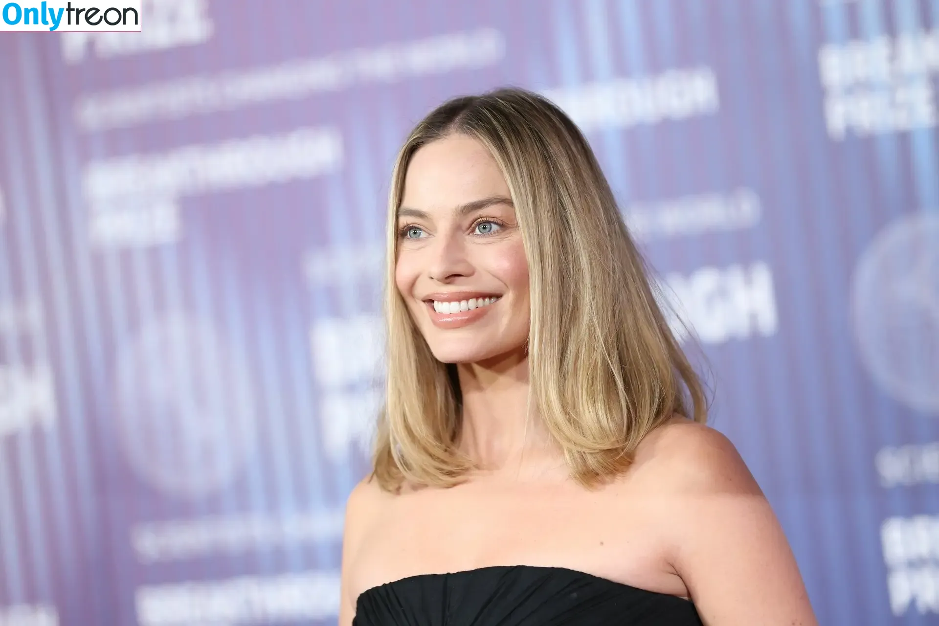 Margot Robbie nude photo #2381 (margotrobbieofficial)