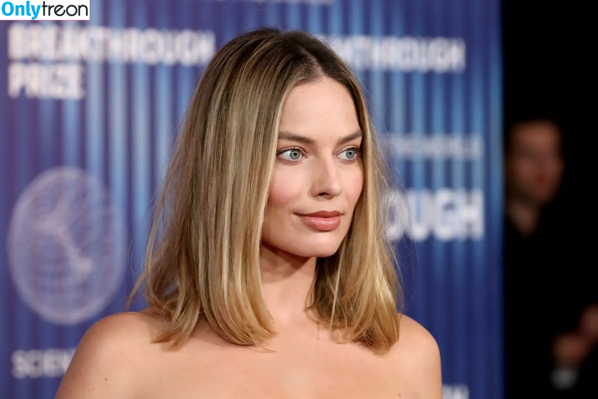 Margot Robbie nude photo #2404 (margotrobbieofficial)