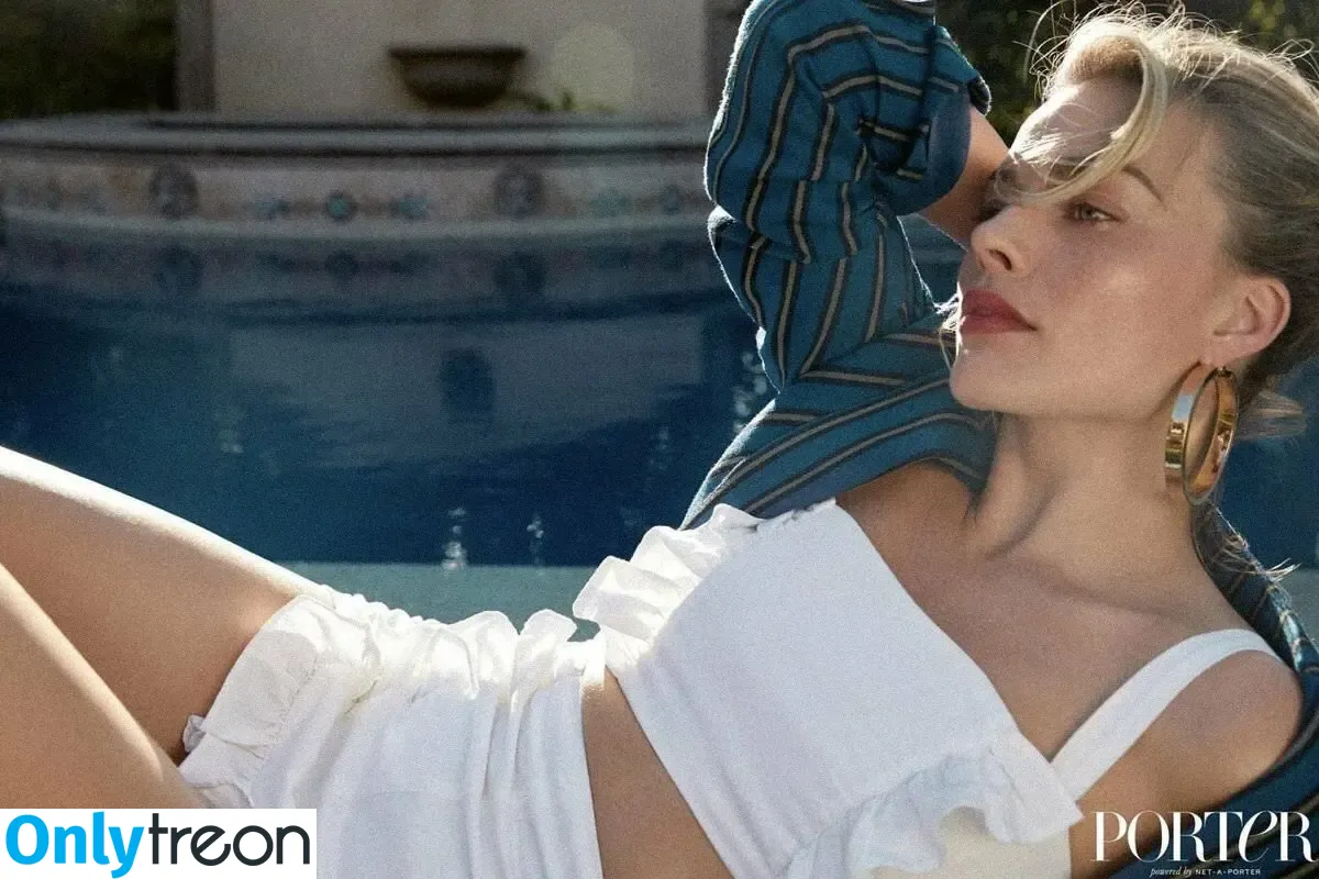 Margot Robbie nude photo #2413 (margotrobbieofficial)