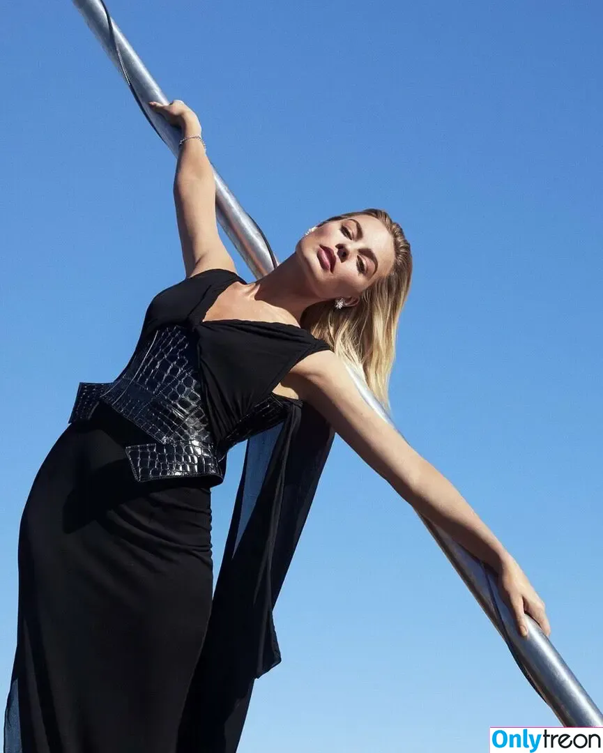 Margot Robbie nude photo #2440 (margotrobbieofficial)