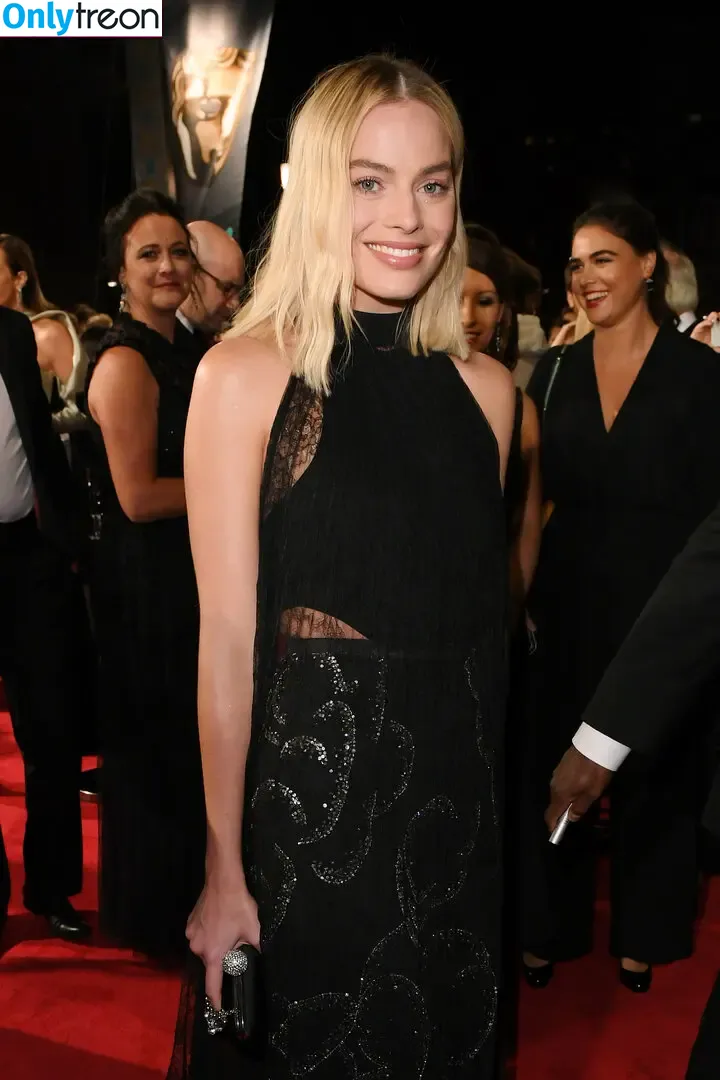 Margot Robbie nude photo #2445 (margotrobbieofficial)