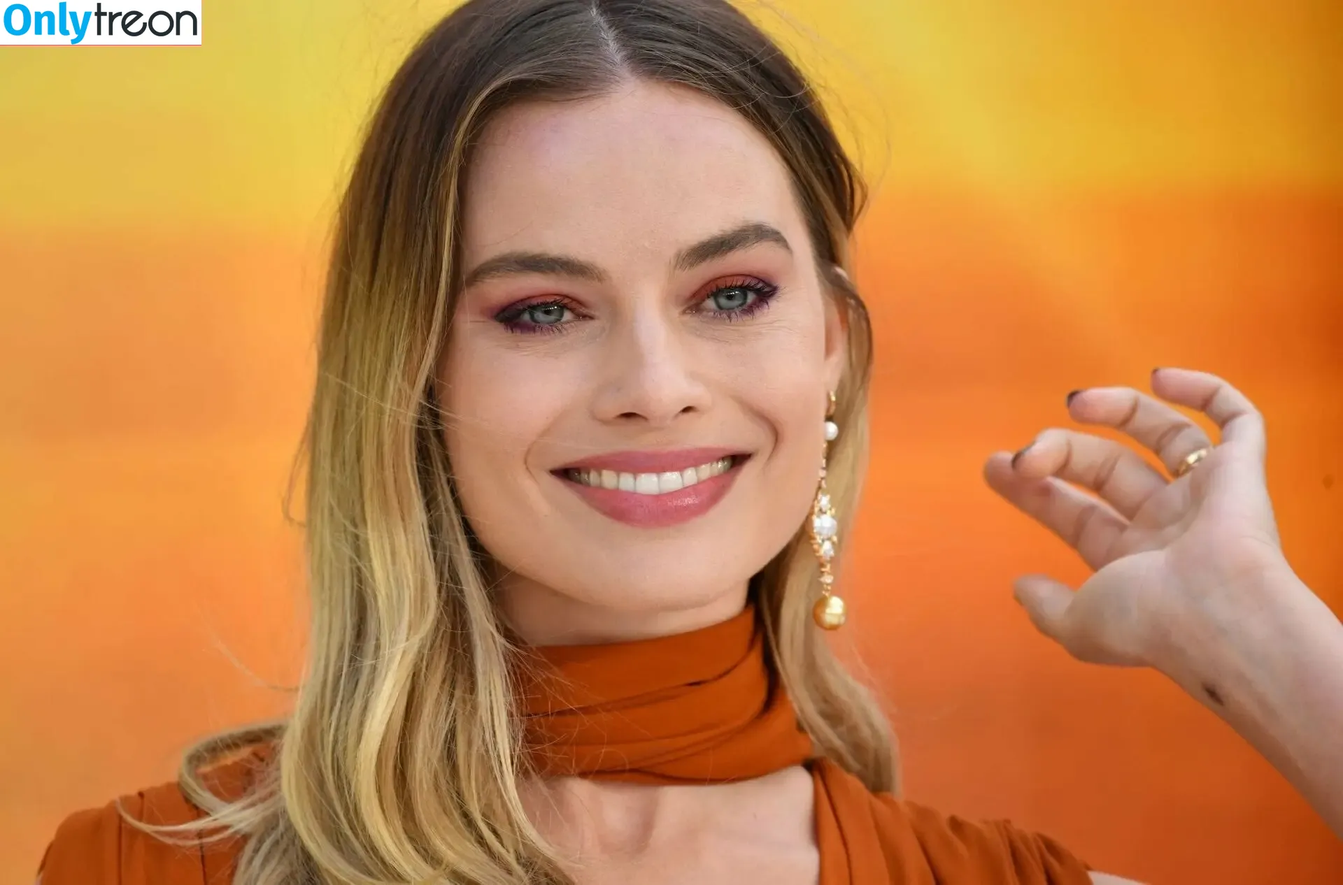 Margot Robbie nude photo #2481 (margotrobbieofficial)