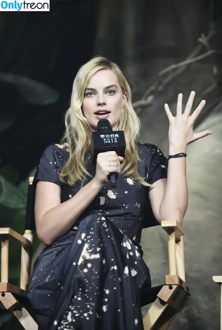 Margot Robbie nude photo #2483 (margotrobbieofficial)