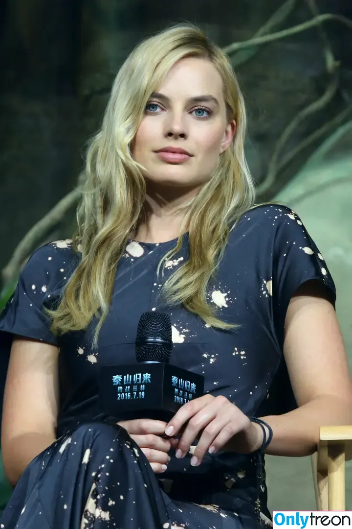 Margot Robbie nude photo #2484 (margotrobbieofficial)