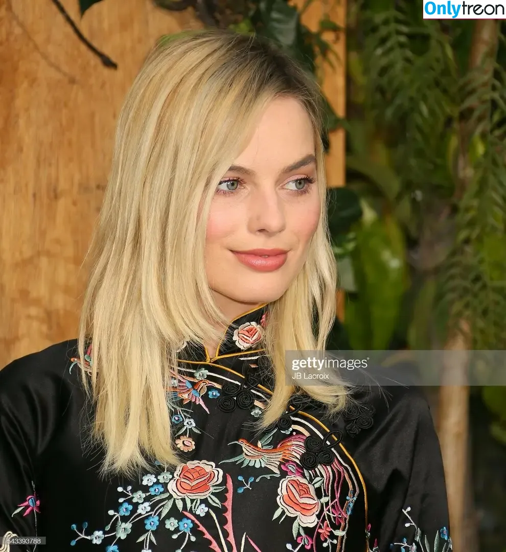 Margot Robbie nude photo #2491 (margotrobbieofficial)