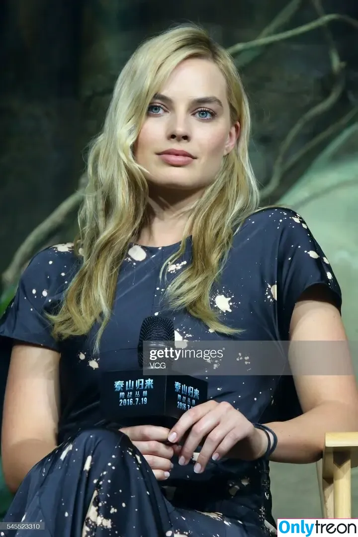 Margot Robbie nude photo #2493 (margotrobbieofficial)