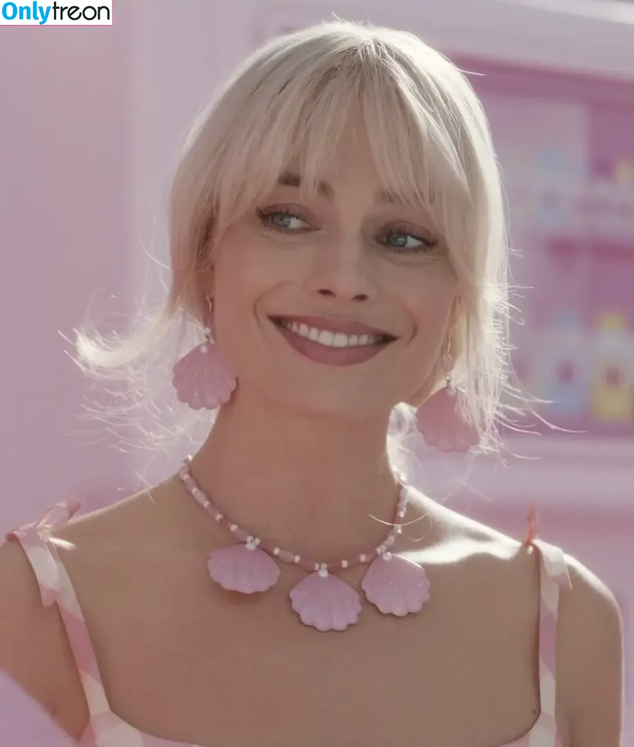 Margot Robbie nude photo #2564 (margotrobbieofficial)