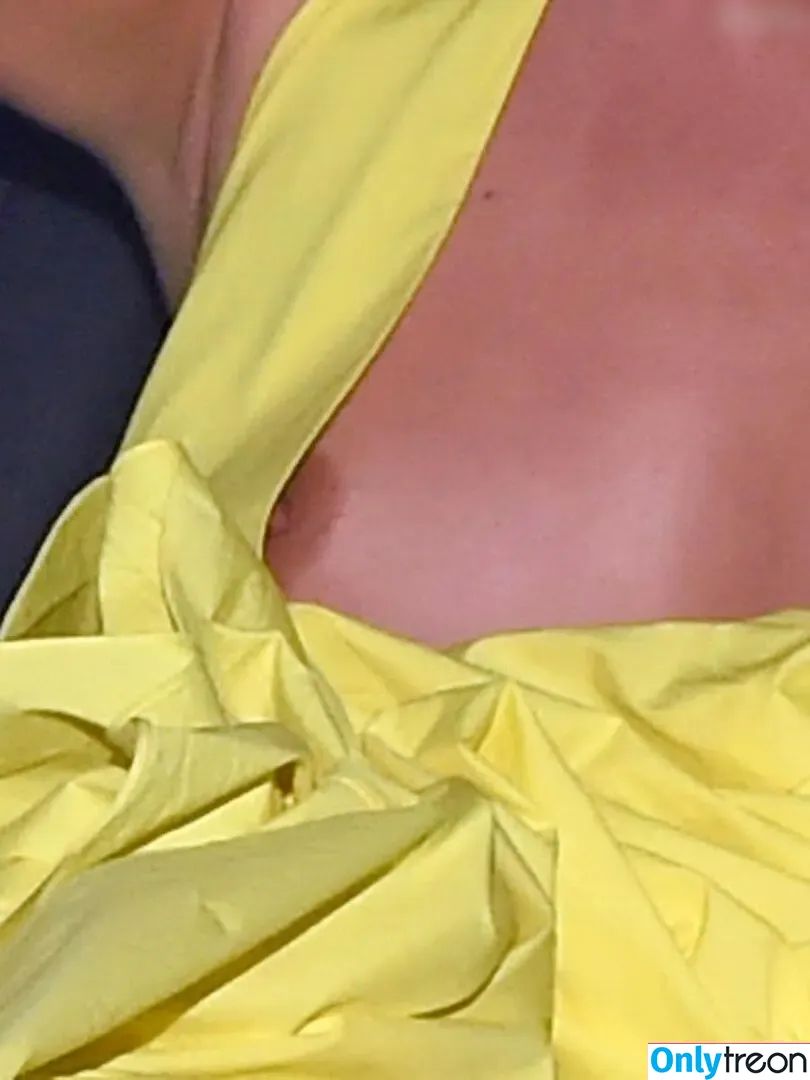 Margot Robbie nude photo #2581 (margotrobbieofficial)