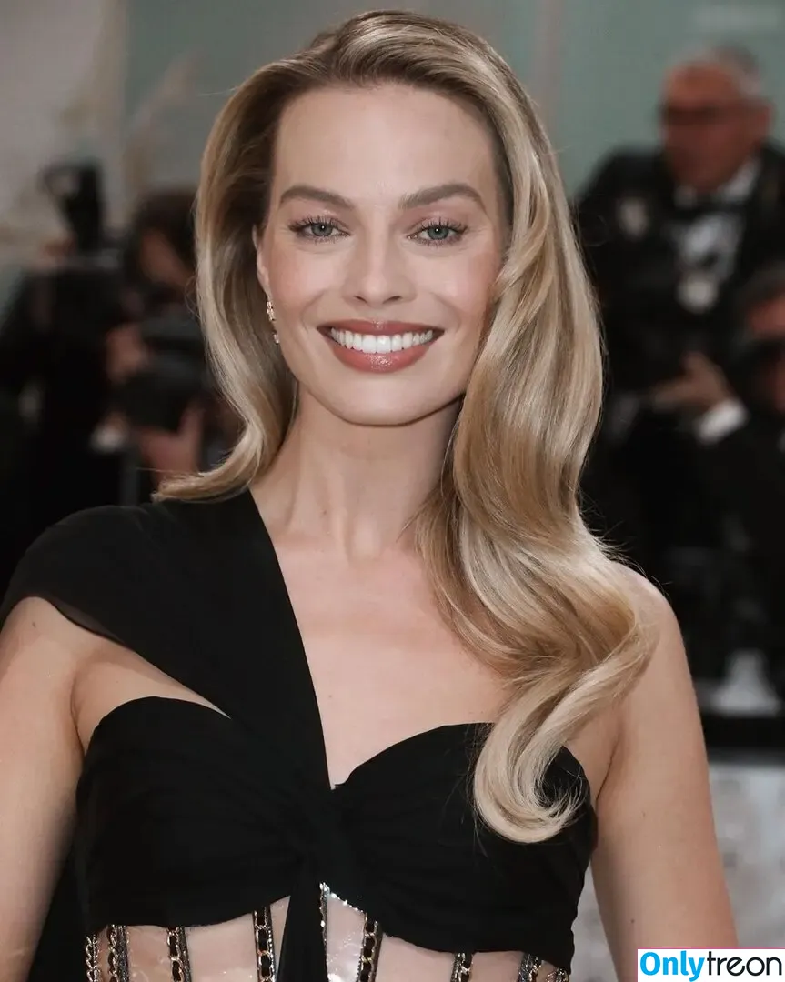 Margot Robbie nude photo #2616 (margotrobbieofficial)