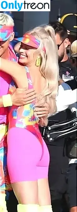 Margot Robbie nude photo #2700 (margotrobbieofficial)