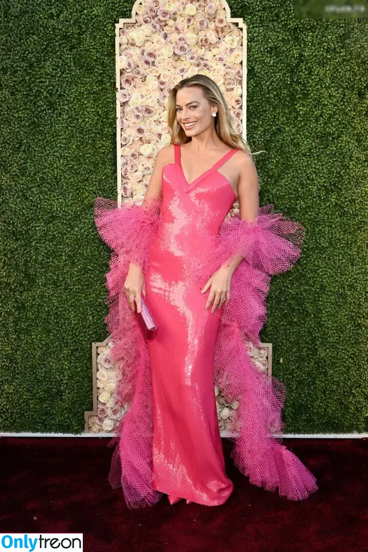 Margot Robbie nude photo #2811 (margotrobbieofficial)