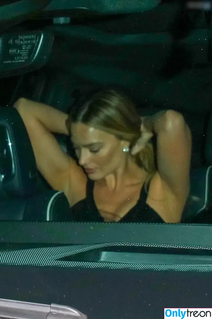 Margot Robbie nude photo #2844 (margotrobbieofficial)