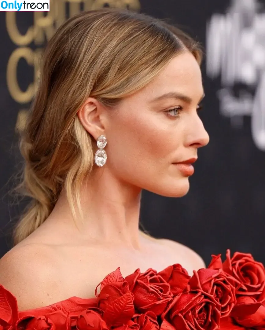 Margot Robbie nude photo #2859 (margotrobbieofficial)