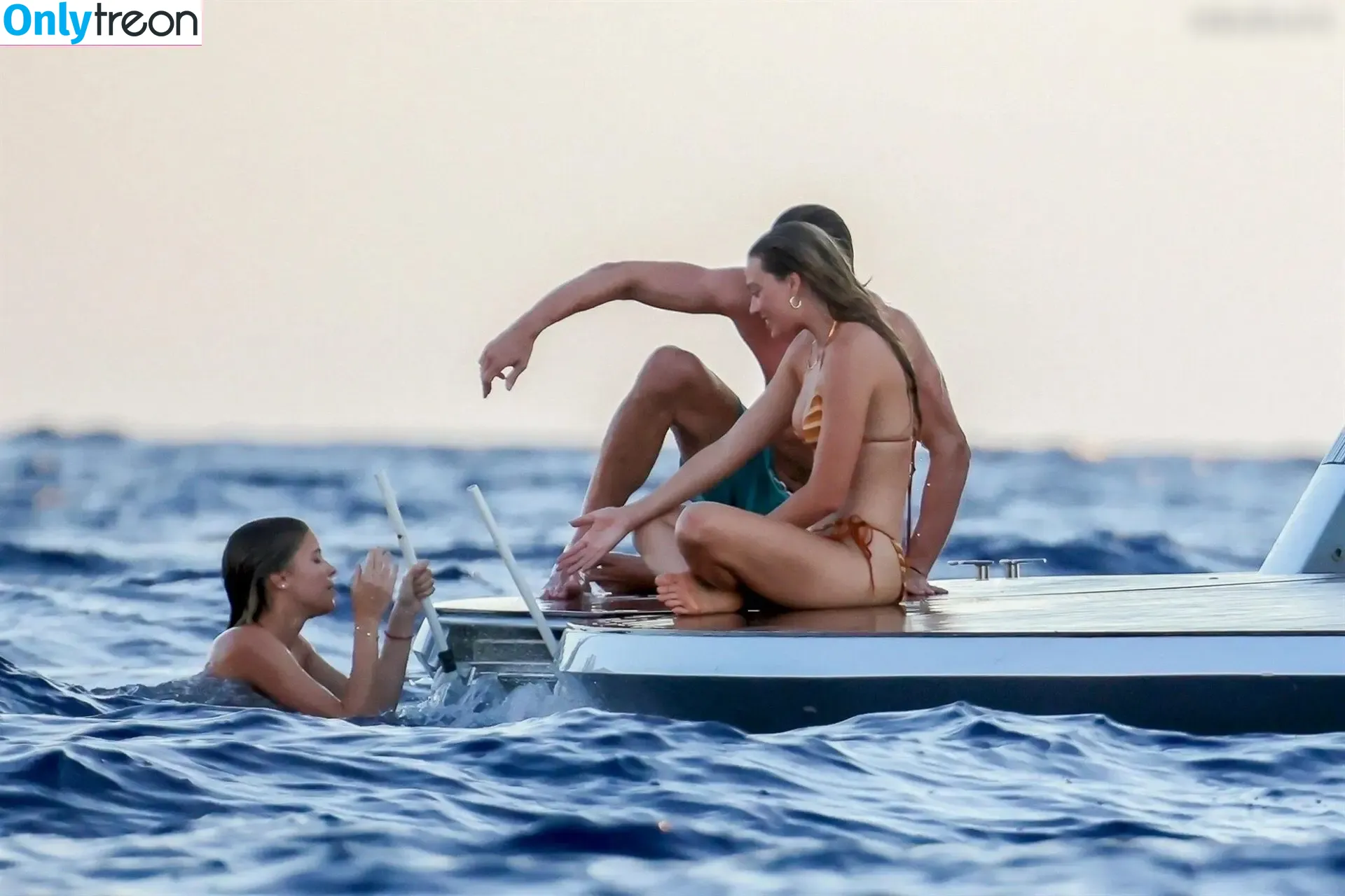 Margot Robbie nude photo #2899 (margotrobbieofficial)