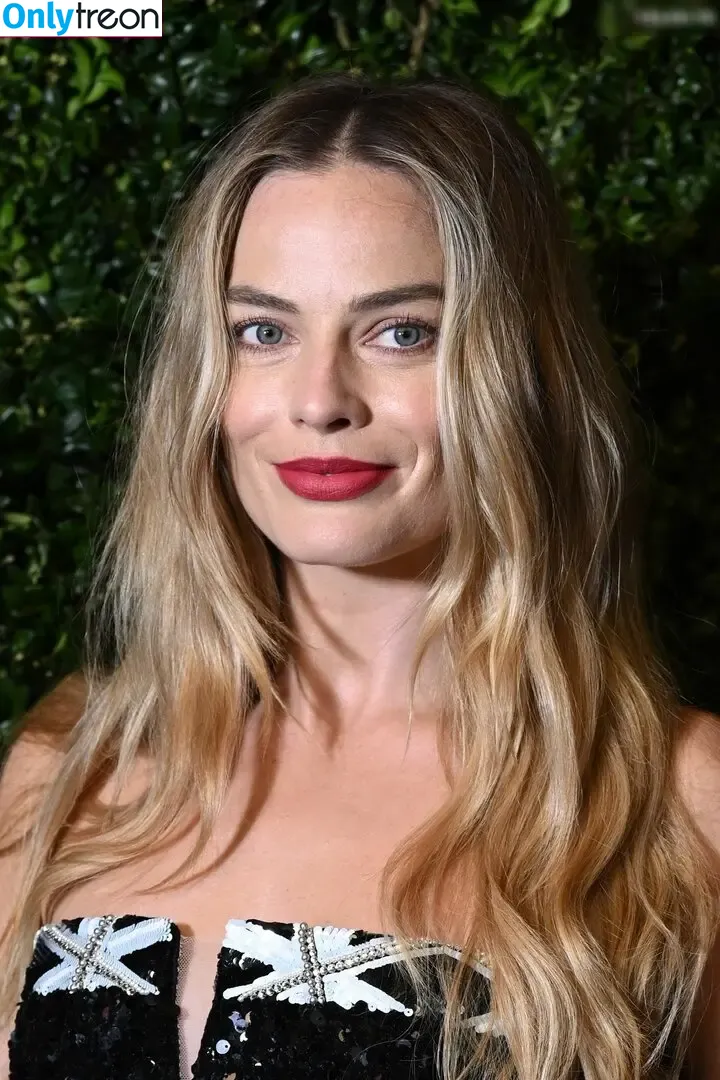 Margot Robbie nude photo #2928 (margotrobbieofficial)