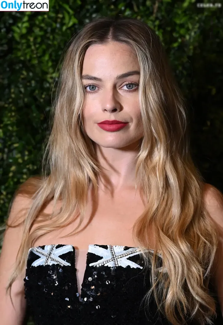 Margot Robbie nude photo #2930 (margotrobbieofficial)