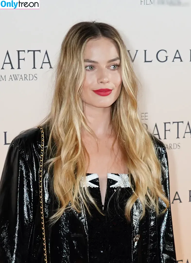 Margot Robbie nude photo #2947 (margotrobbieofficial)