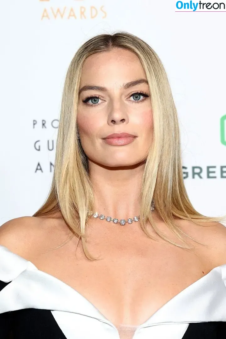 Margot Robbie nude photo #2959 (margotrobbieofficial)