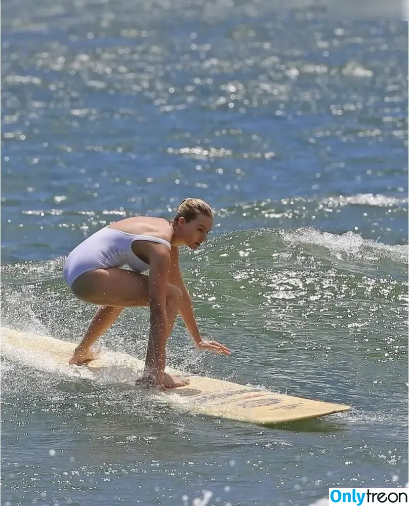Margot Robbie nude photo #2996 (margotrobbieofficial)