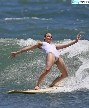 Margot Robbie / margotrobbieofficial nude photo #3000
