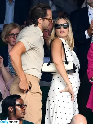 Margot Robbie / margotrobbieofficial nude photo #3078
