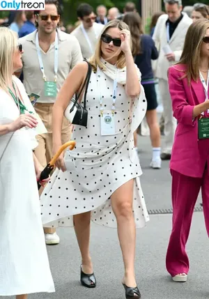 Margot Robbie / margotrobbieofficial nude photo #3082
