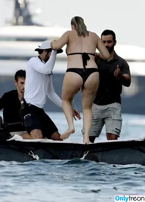 Margot Robbie / margotrobbieofficial nude photo #3094