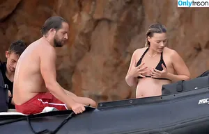 Margot Robbie / margotrobbieofficial nude photo #3102