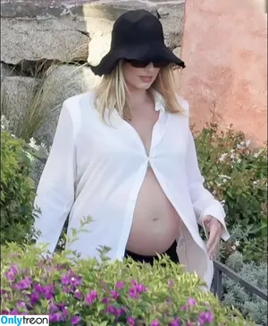 Margot Robbie / margotrobbieofficial nude photo #3129