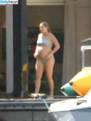 Margot Robbie / margotrobbieofficial nude photo #3133