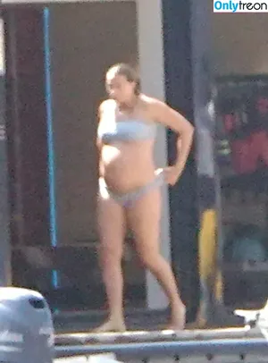 Margot Robbie / margotrobbieofficial nude photo #3138