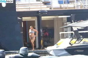 Margot Robbie / margotrobbieofficial nude photo #3139