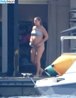 Margot Robbie / margotrobbieofficial nude photo #3140