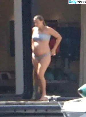 Margot Robbie / margotrobbieofficial nude photo #3141