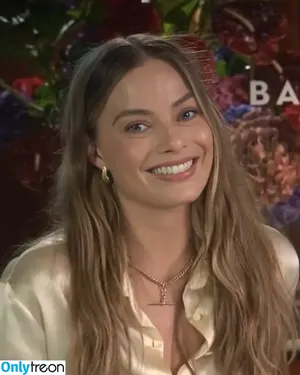 Margot Robbie / margotrobbieofficial nude photo #3154