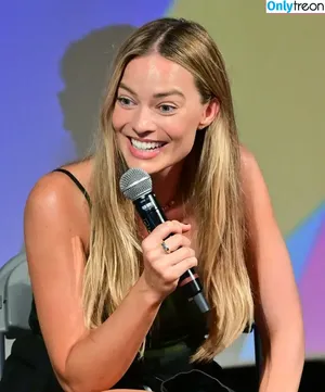 Margot Robbie / margotrobbieofficial nude photo #3611