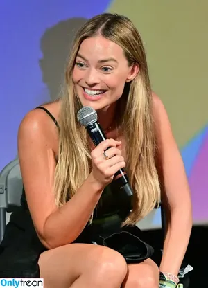 Margot Robbie / margotrobbieofficial nude photo #3612