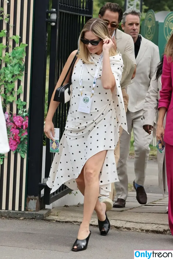 Margot Robbie nude photo #3048 (margotrobbieofficial)