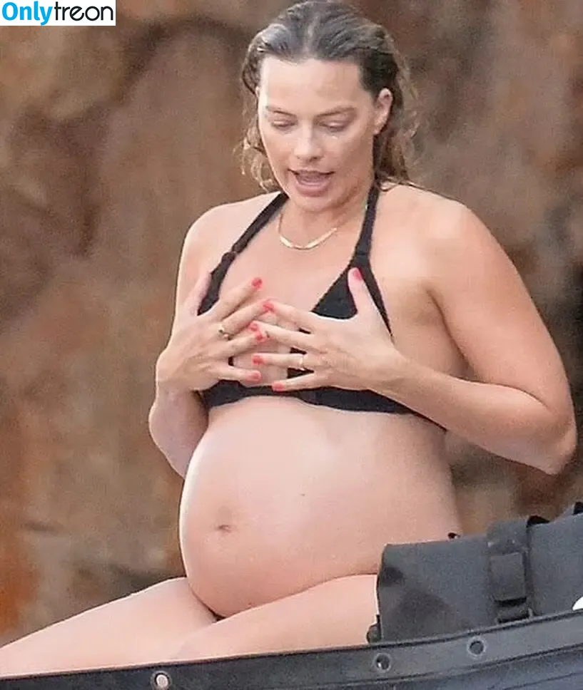 Margot Robbie nude photo #3087 (margotrobbieofficial)