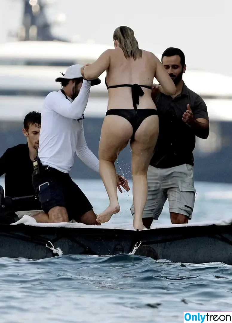 Margot Robbie nude photo #3094 (margotrobbieofficial)
