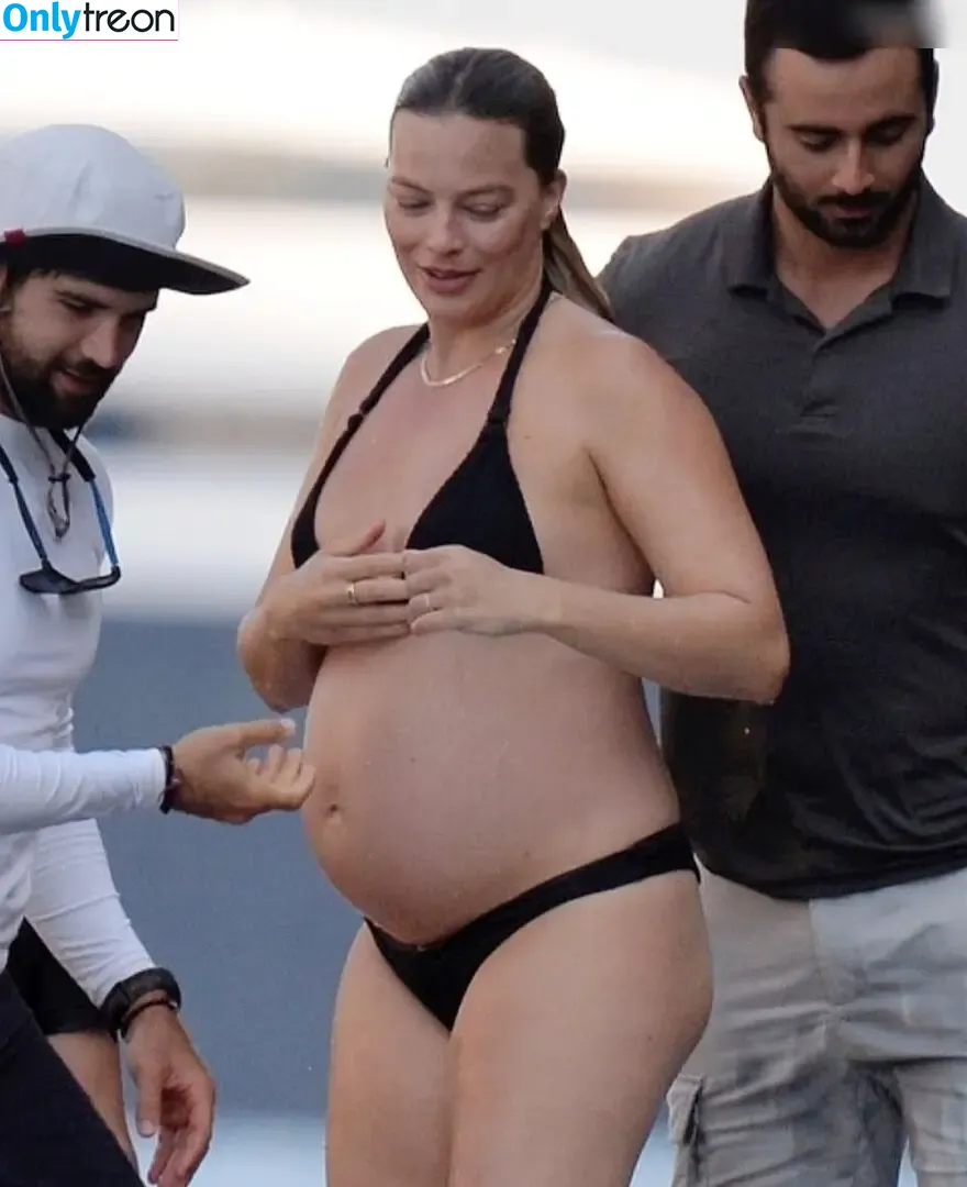 Margot Robbie nude photo #3095 (margotrobbieofficial)