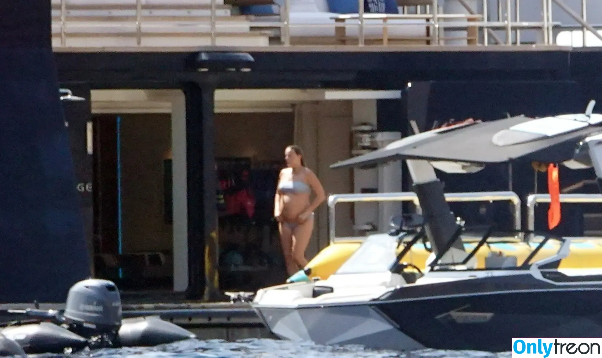 Margot Robbie nude photo #3135 (margotrobbieofficial)