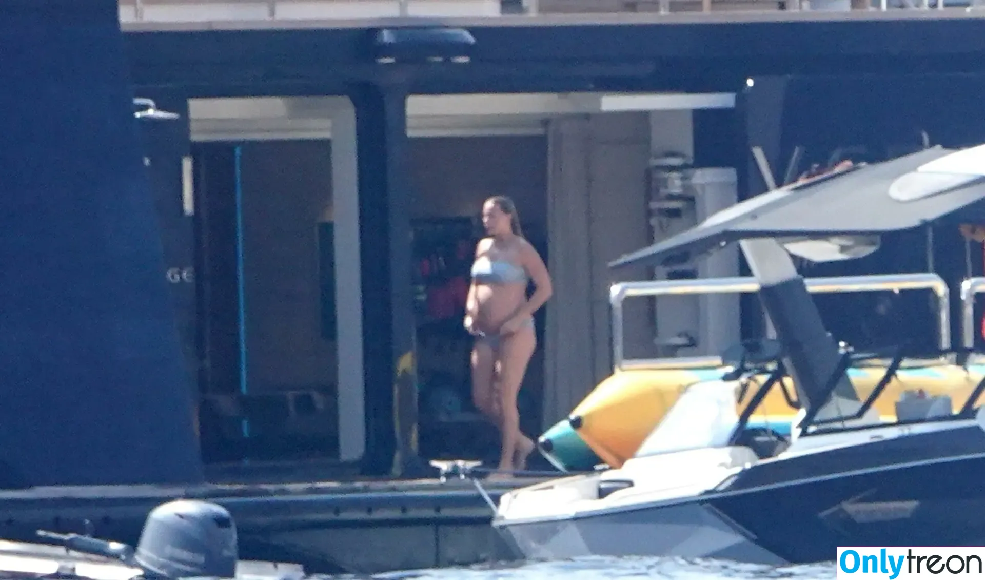 Margot Robbie nude photo #3136 (margotrobbieofficial)
