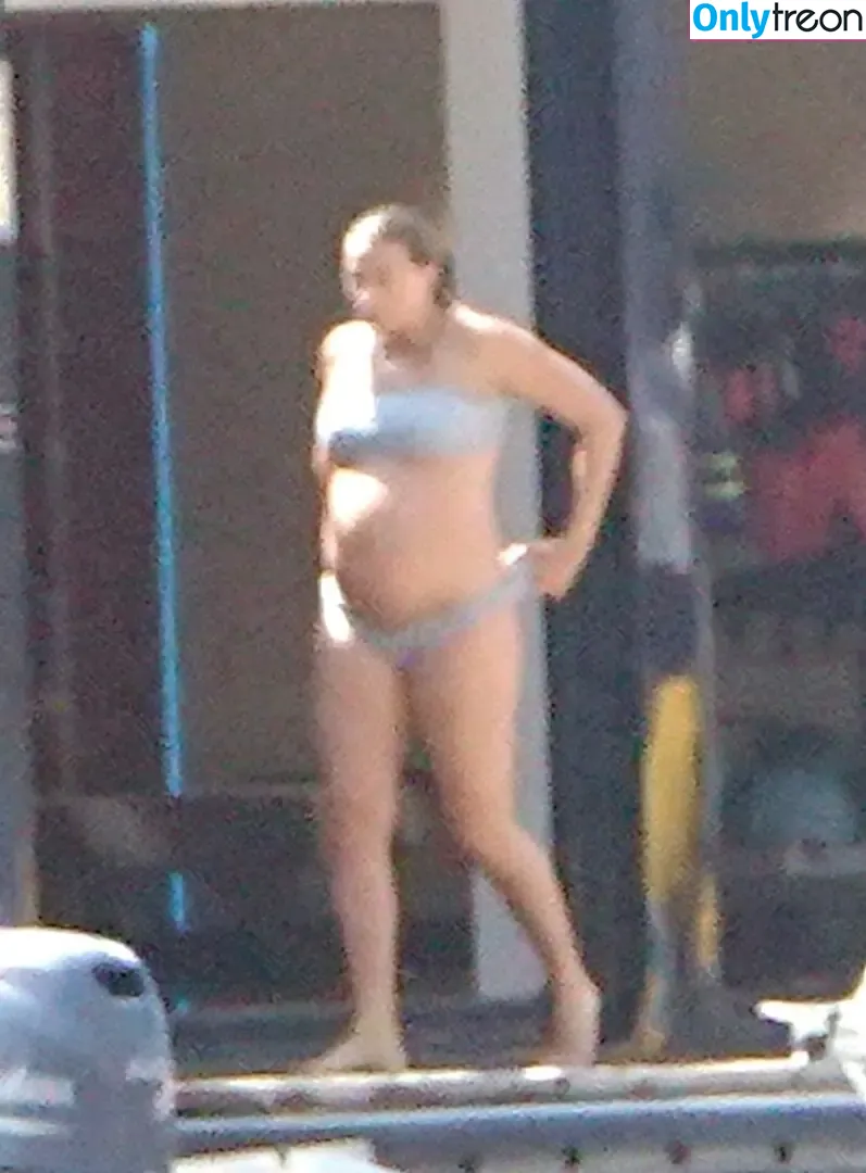 Margot Robbie nude photo #3138 (margotrobbieofficial)