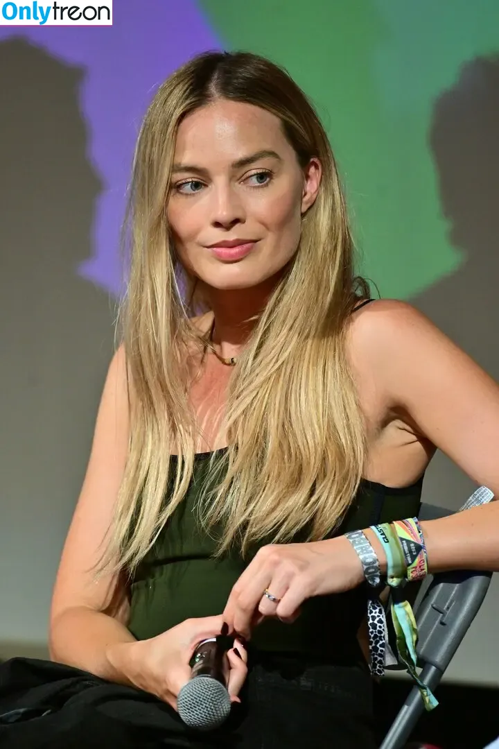 Margot Robbie nude photo #3615 (margotrobbieofficial)