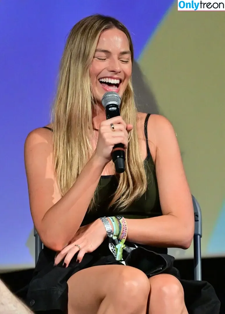Margot Robbie nude photo #3623 (margotrobbieofficial)